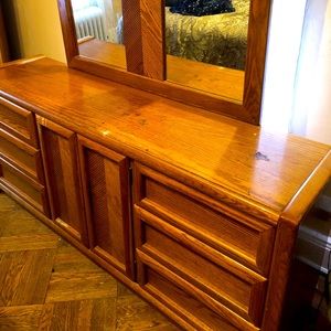 Vintage Dresser (9 drawers) + matching mirror